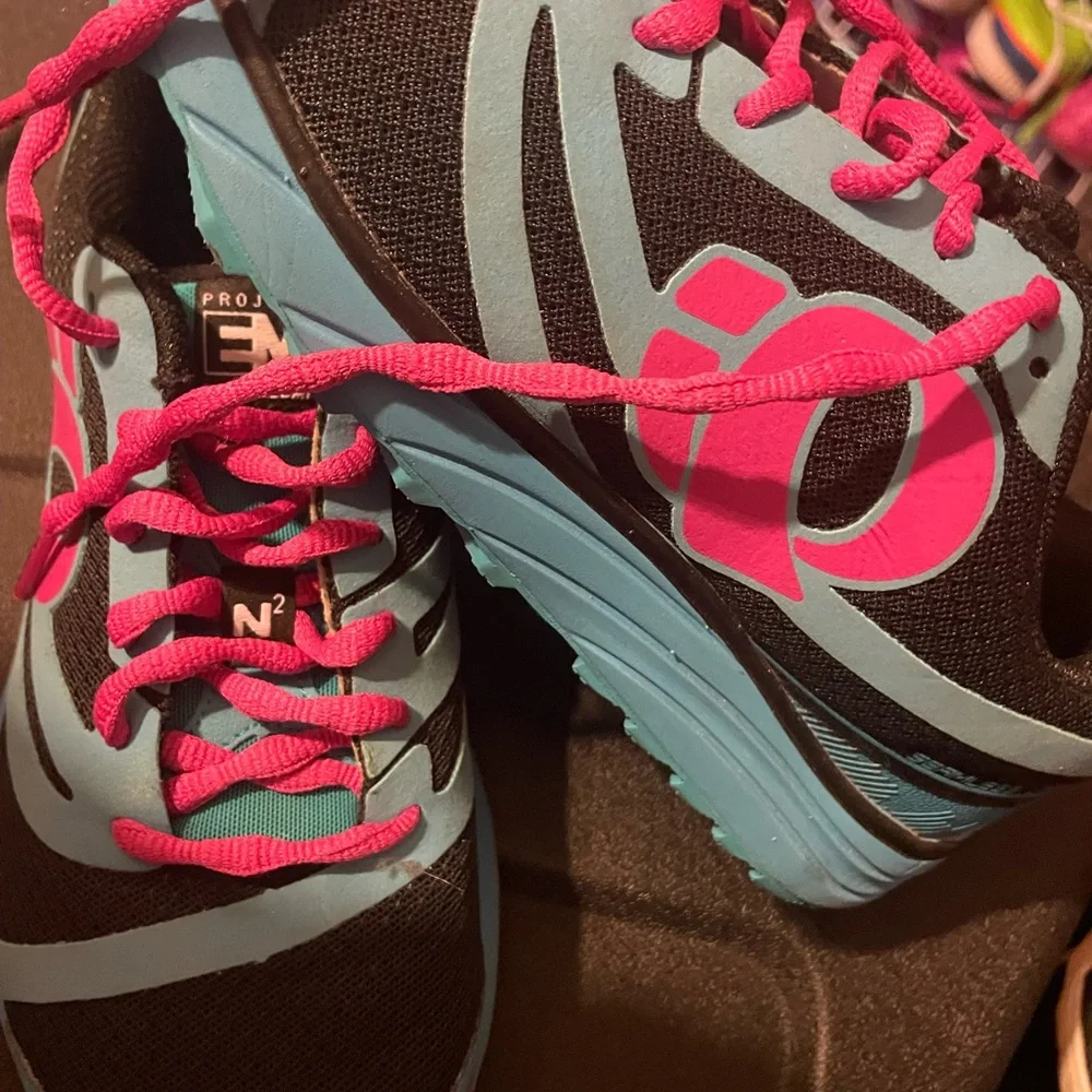 Women’s 6.5 LIKE NEW IQ Pearl Izumi running shoes - Picture 3 of 8
